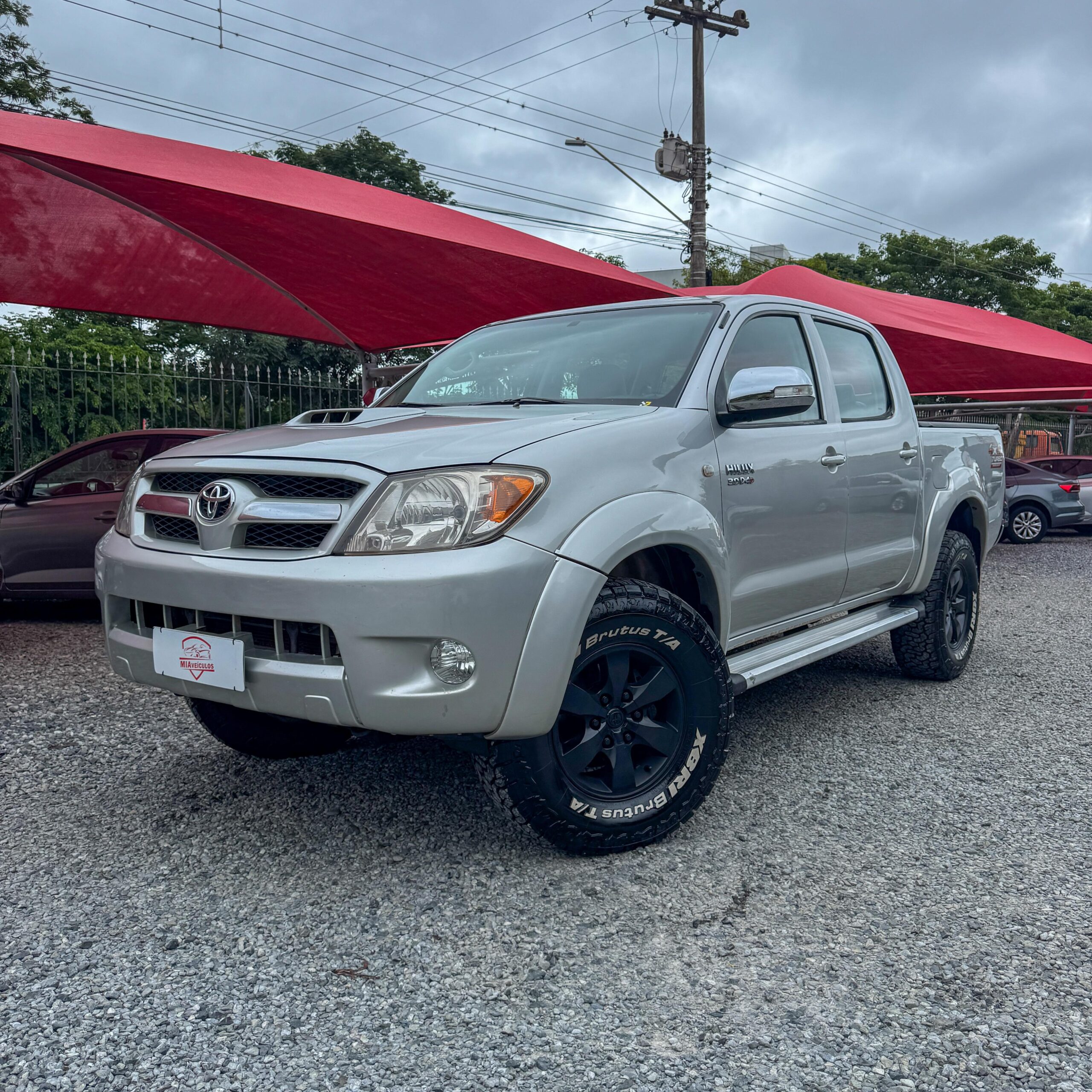 Toyota Hilux SRV 3.0 Turbo 4×4 2007 • Automático