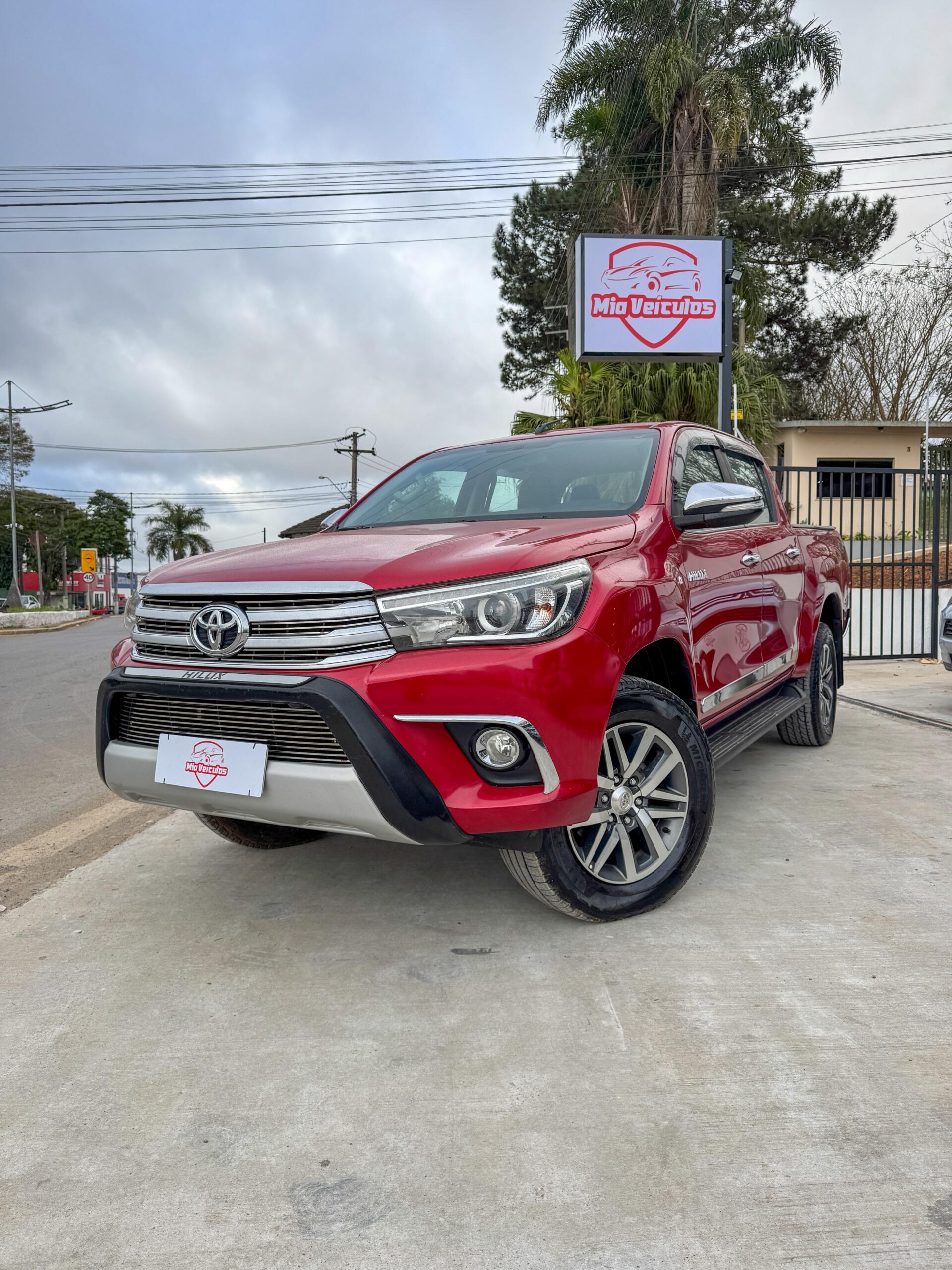 Hilux SRX 2.8 Turbo Diesel 4×4 AT 2016 • 230.000km